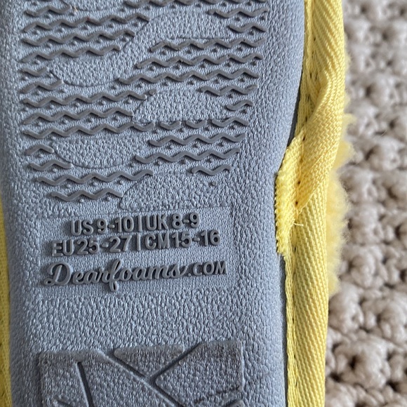 Kids smiley face slippers - Picture 4 of 5